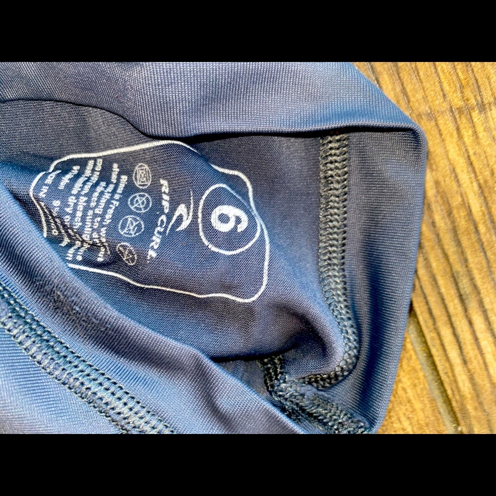 RipCurl Rashguard Top Size 6 - Picture 2 of 2
